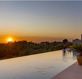 Luxury 4-Bedroom Villa with generous sized Infinity Pool near Buje, Istria. Sleeps 8